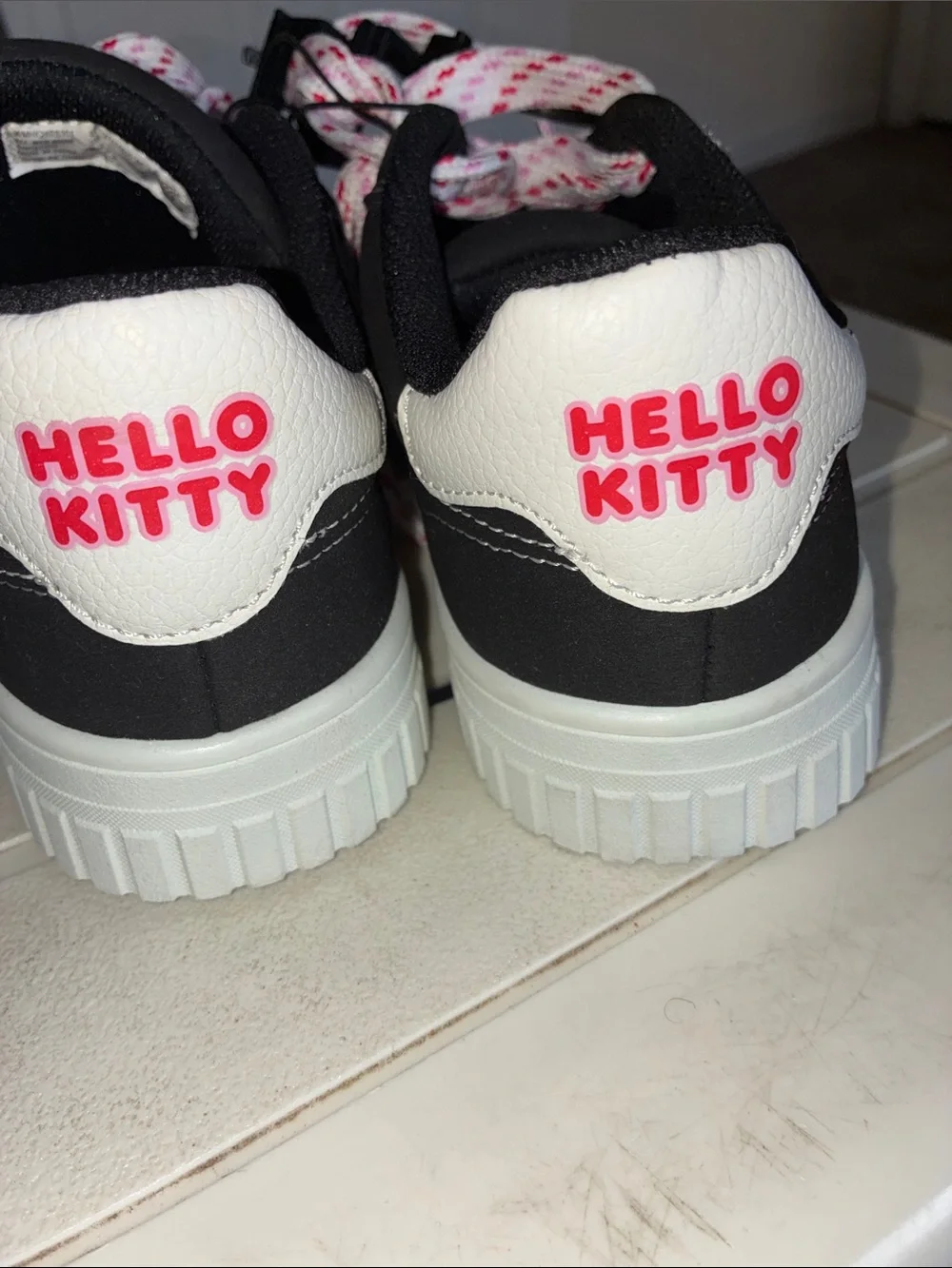 Hello Kitty comfortable black